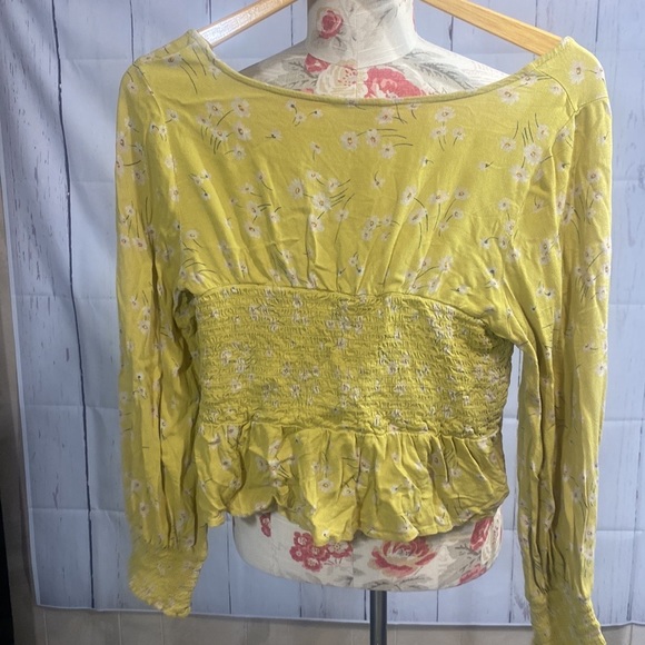 American Eagle Mustard Yellow Floral Cropped top, size L - Picture 7 of 7